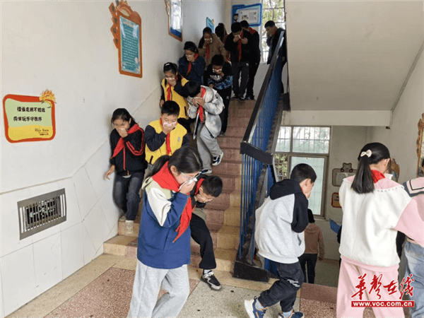 常德市武陵区青林小学开展消防应急疏散演练活动