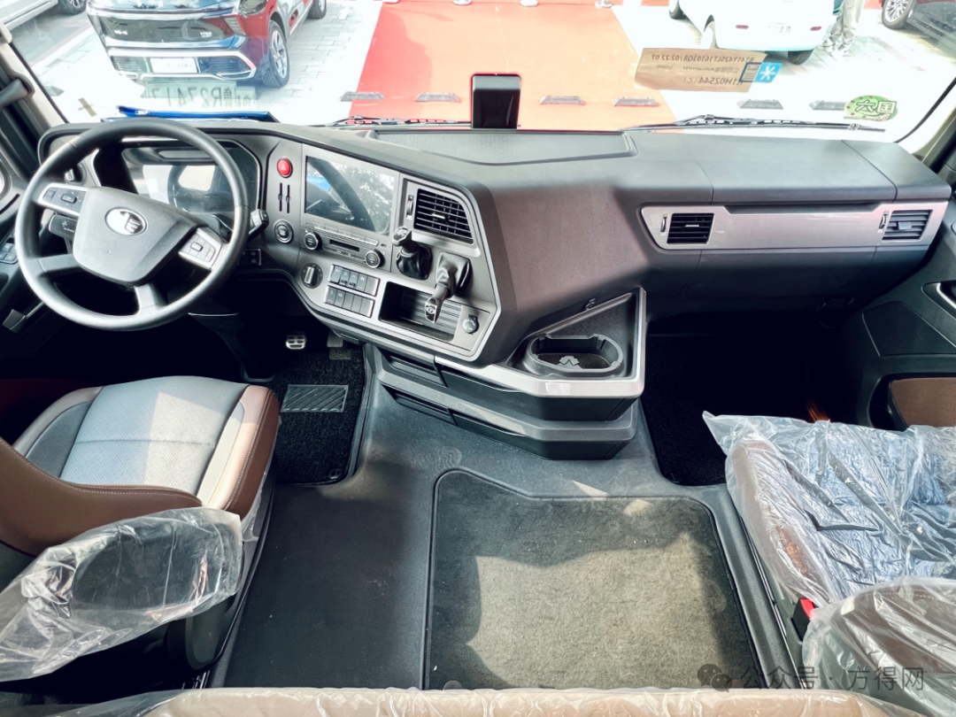 解放j716升燃气重卡上市一年销量剑指万辆