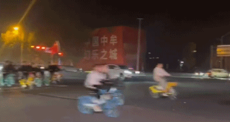 “铁腚”大学生夜骑共享单车50公里奇袭开封