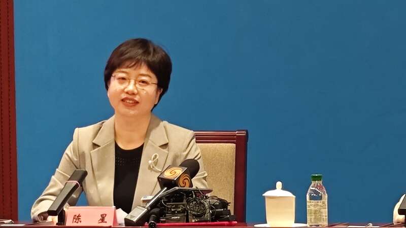 教育部新任发言人陈星主持了今天的新闻发布会.樊未晨摄