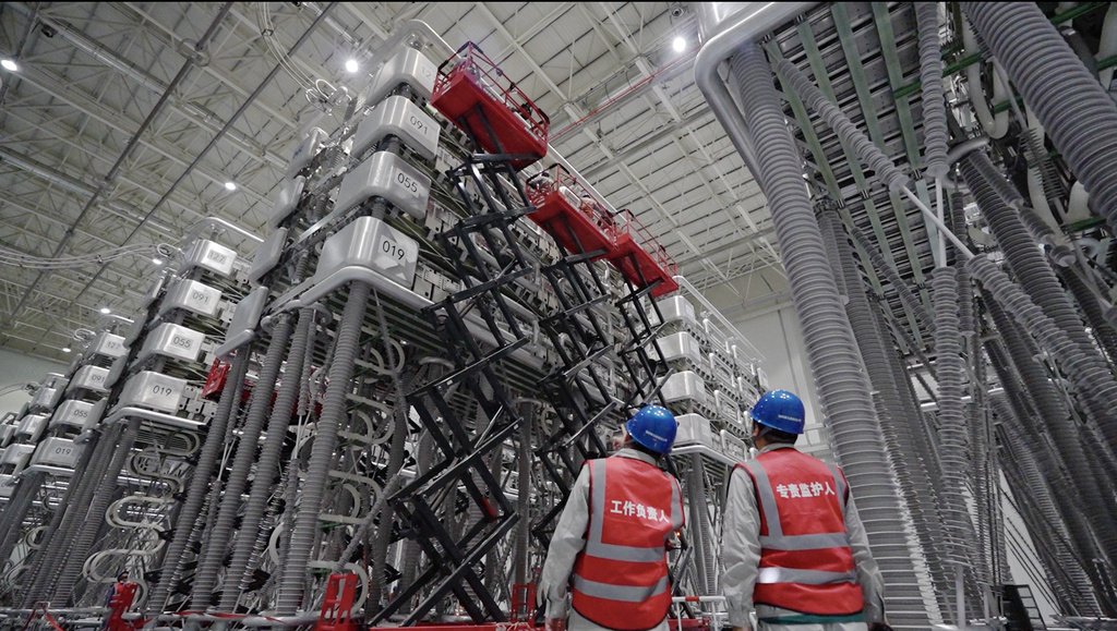 日前,张北柔直工程中都换流站开展换流阀年度检修工作.吴楠摄