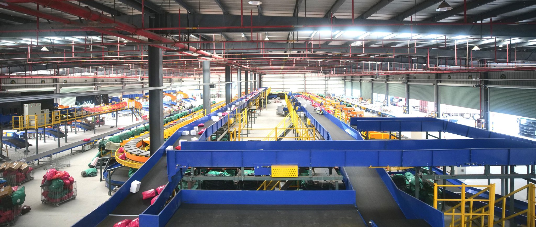 扬州邮政快递邮区中心。邱凌 摄