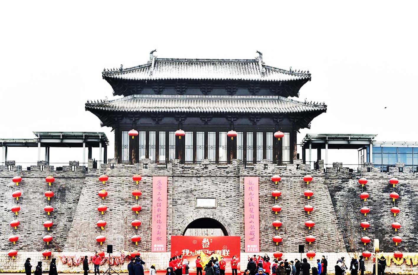 一年一度的"扬州开门红·我为城门挂春联"活动如约而至,再度与市民