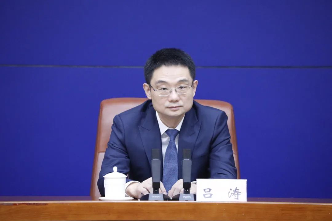 下面,我们首先邀请市委常委,副市长吕涛介绍有关情况