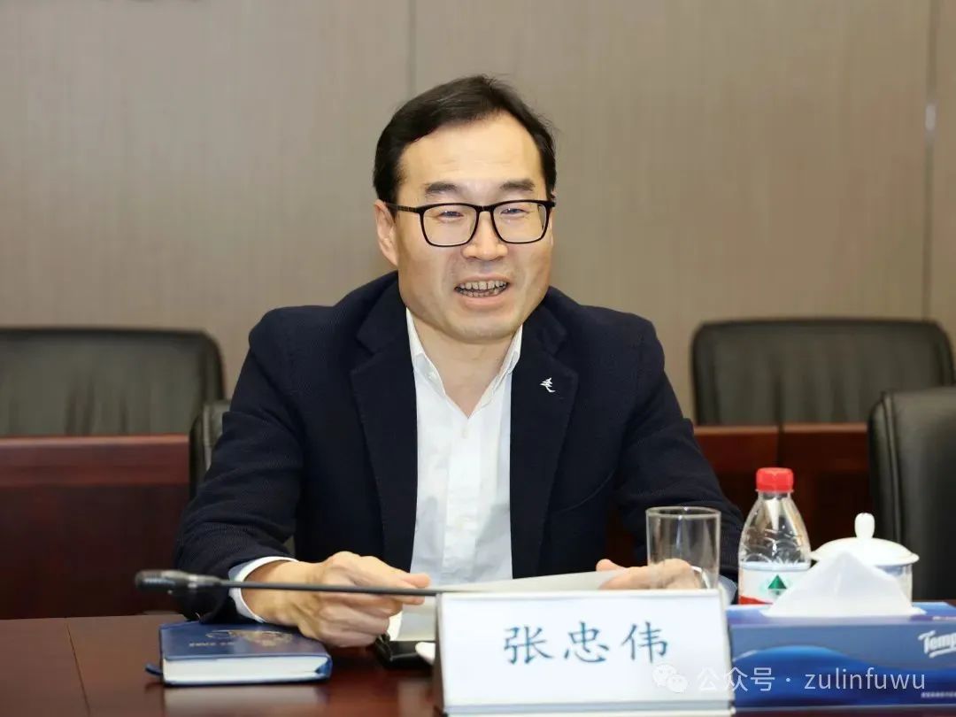 徐斌对张忠伟一行的莅临指导表示热烈欢迎,感谢上海市发展改革委一直