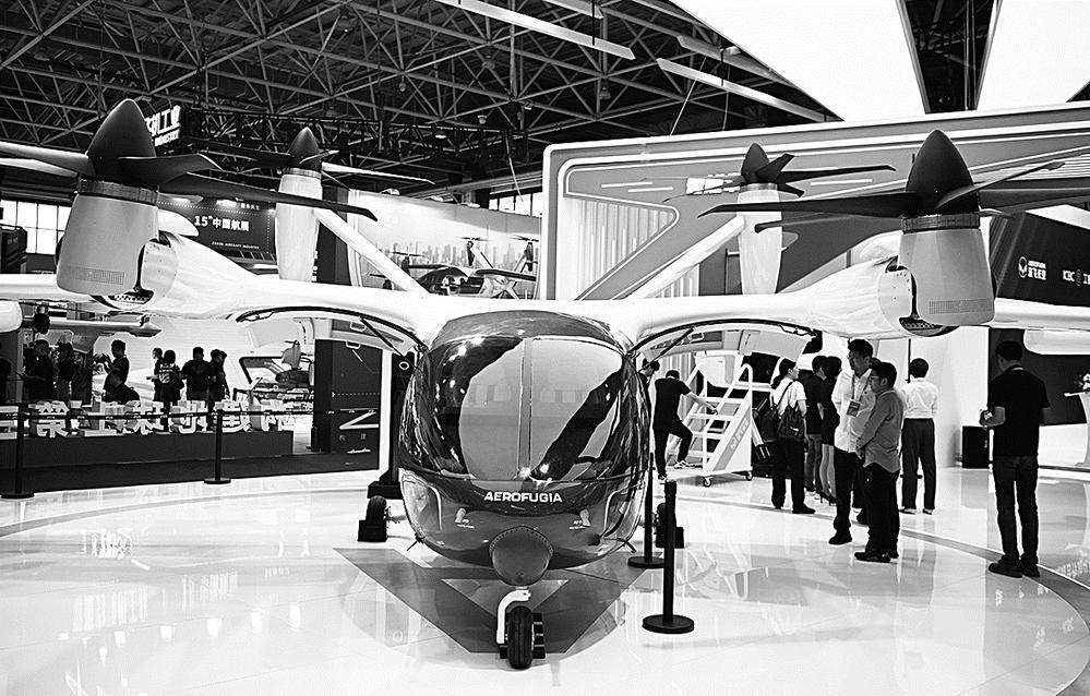 新华视点|从“展台”到“蓝天”，低空经济如何“飞”得更好？