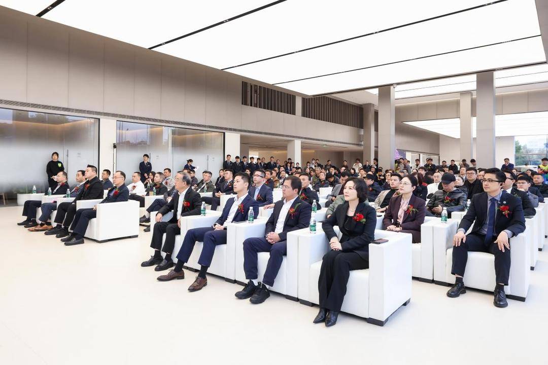 江苏首家S级鸿蒙智行用户中心落户南京东麒路