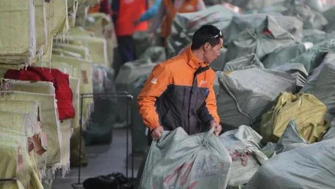 今年双11，快递员赚钱了么？