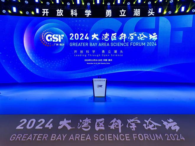 中国联通总经理简勤：2030年，全球通用算力增长10倍，智算算力增长千倍
