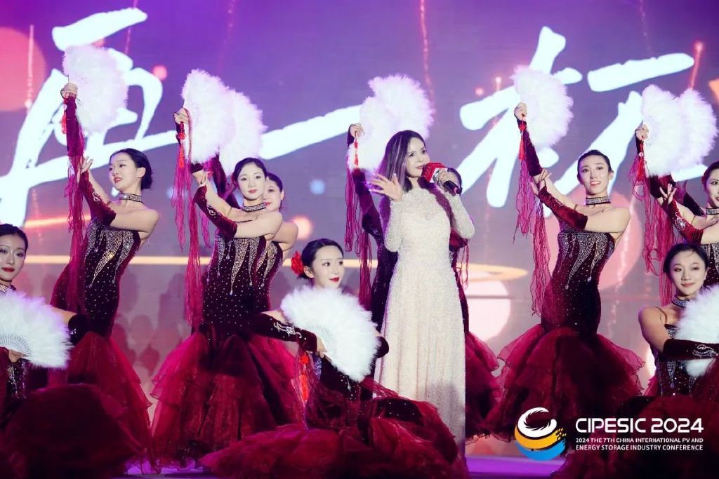 中国台湾女歌手高胜好意思演唱《千年等一趟》《昨夜星辰》《好意思酒加咖啡》