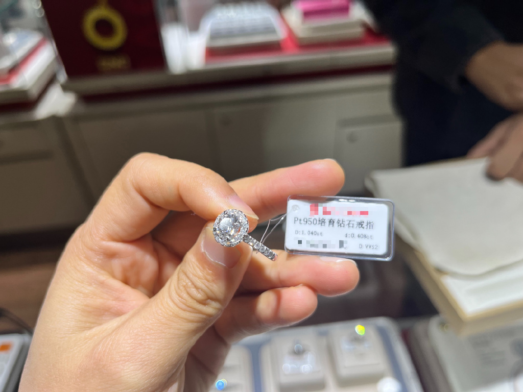 1克拉的高品性陶冶钻石