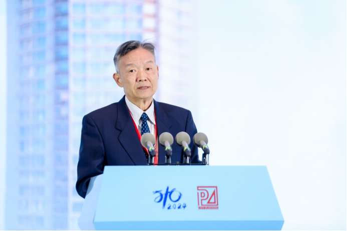 国际欧亚科学院院士、国际水协（IWA）中国委员会主席、住房和城乡建设部原副部长仇保兴