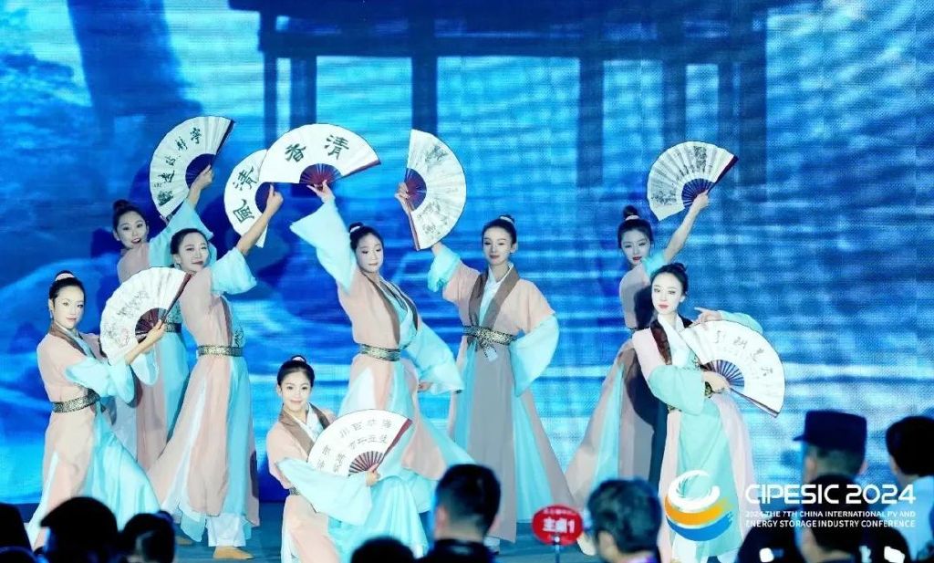 跳舞饰演《将进酒》