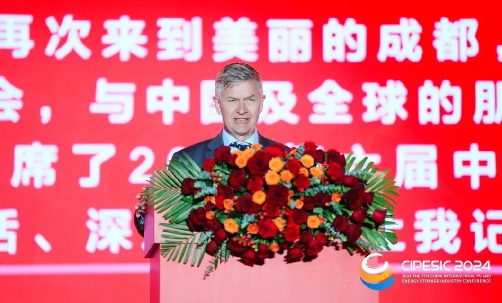 长入国前副秘书长、“一带一起”绿色发展国外定约主席、欧盟亚洲中心联席主席埃里克·索尔海姆致辞