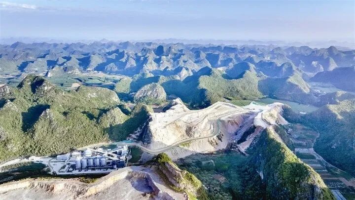 南宁市马脚山矿区山高坡陡、道弯路窄。图源华为技术有限公司