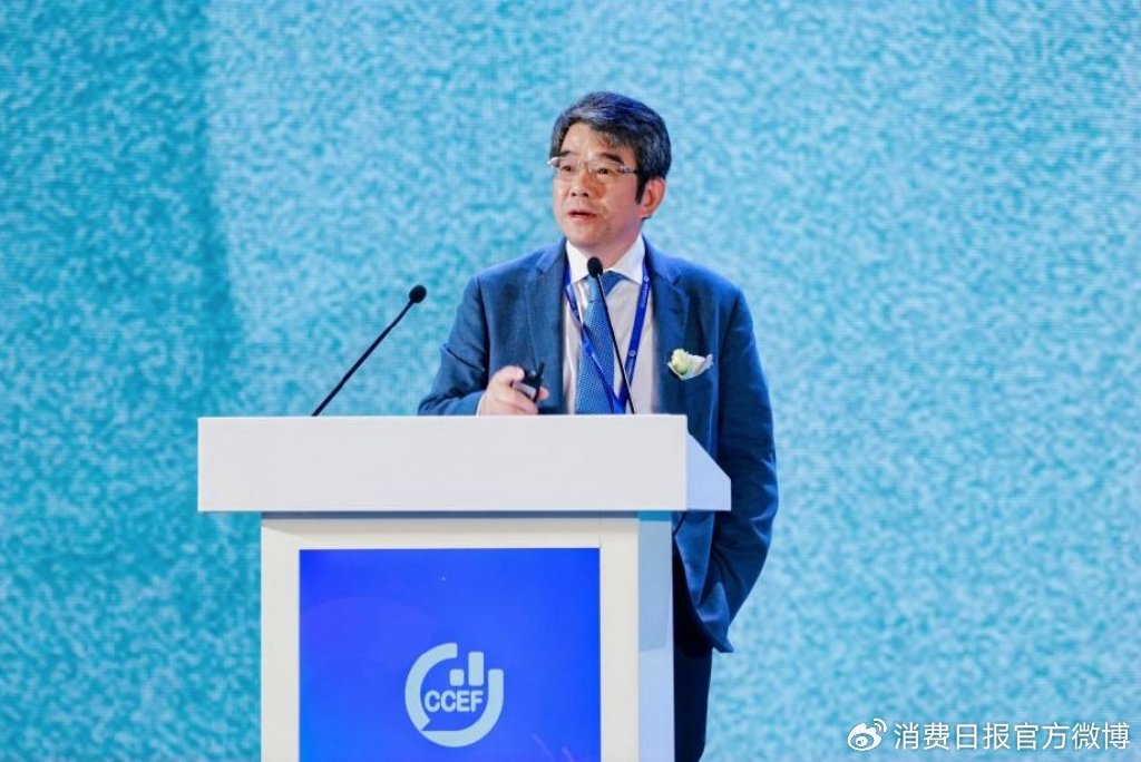 学系教授,复旦大学东方管理研究院院长,上海市市场学会会长蒋青云演讲