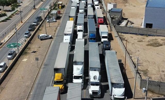 △自墨西哥干预好意思国的货运卡车（贵府图）