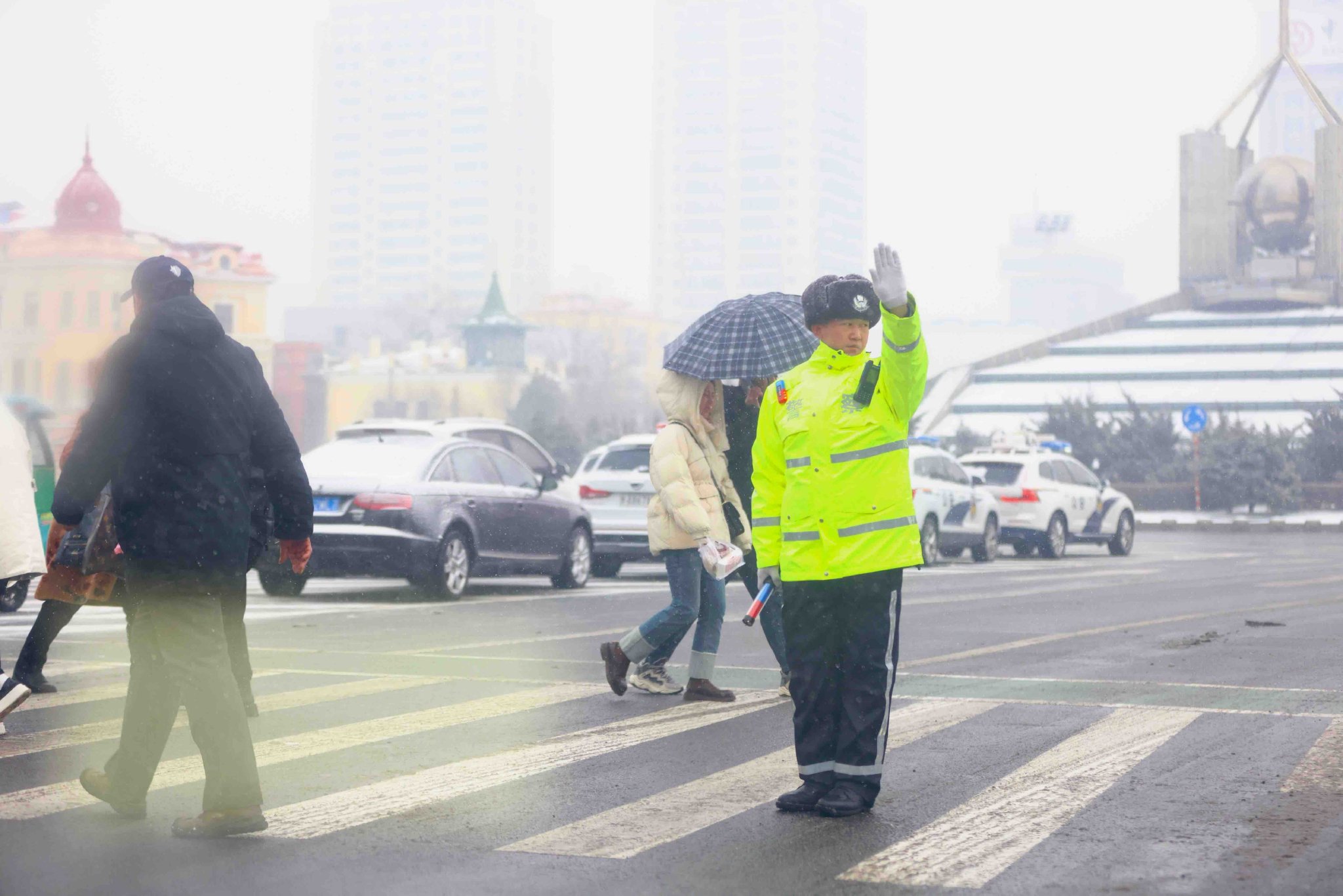 交警指挥交通