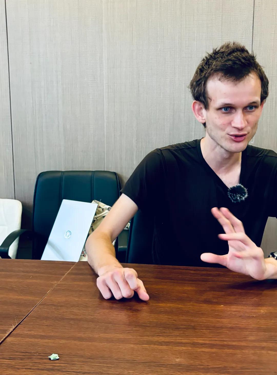 对话以太坊Vitalik：世界不该落入AI只手遮天的权力王国|【经纬低调分享】
