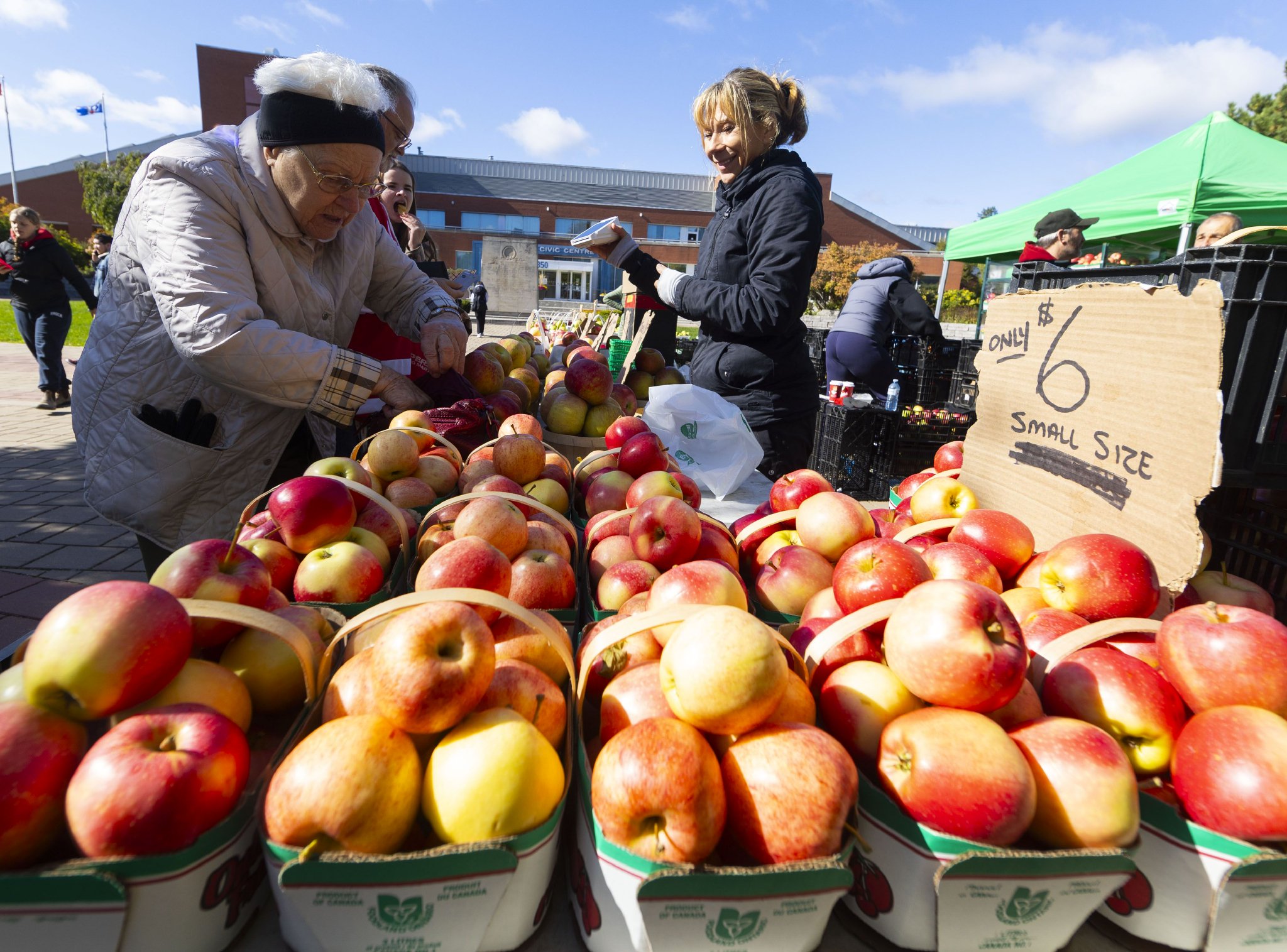 加拿大正考虑对美国征税威胁“以牙还牙”