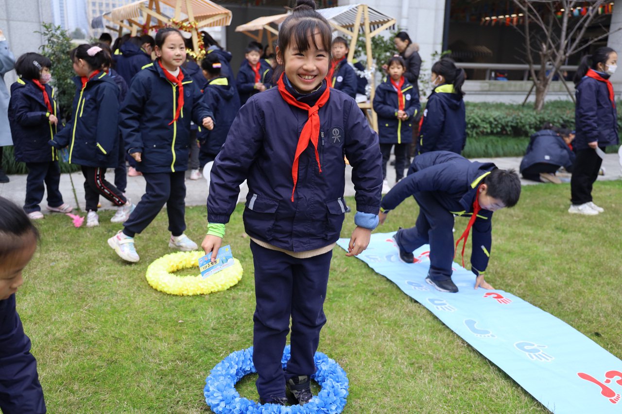 杭州市春晖小学的课间15分钟，学生开展各种活动。学校供图