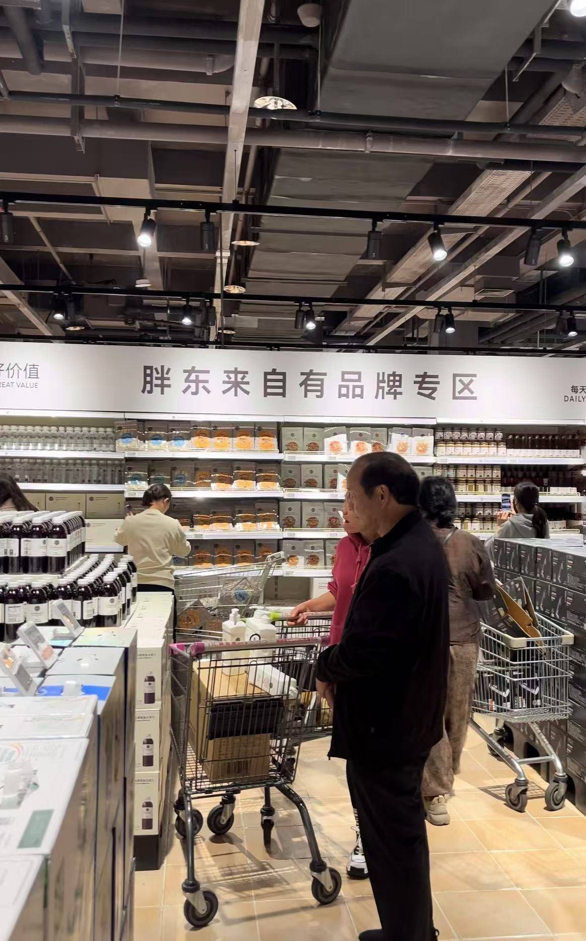 于东来困在"流量"里:胖东来年销售额150亿变景区,代购肆虐体验感下降