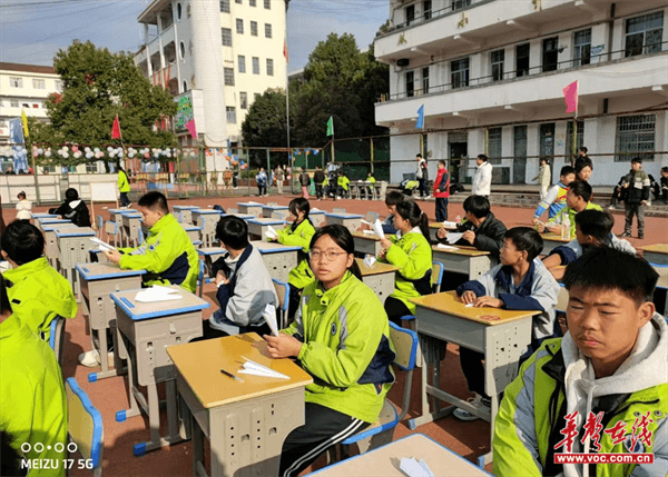 麻阳民中:科技比赛 奏响青春与创新交响曲