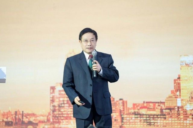 亚洲金融合作协会创始秘书长、中国银行业协会原专职副会长杨再平发表主旨演讲