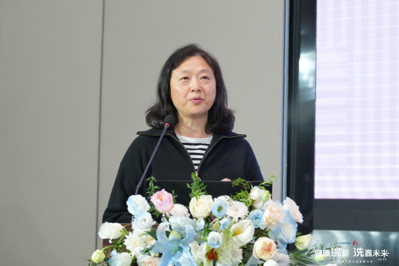 东华大学服装与艺术学院教授 丁雪梅