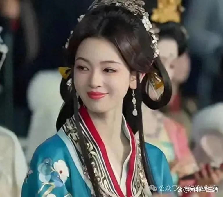 陈瑶新剧古装照曝光。她的气质和外貌都发生了巨大的变化。网友问:她整容了吗?|陈瑶_新浪财经_新浪网