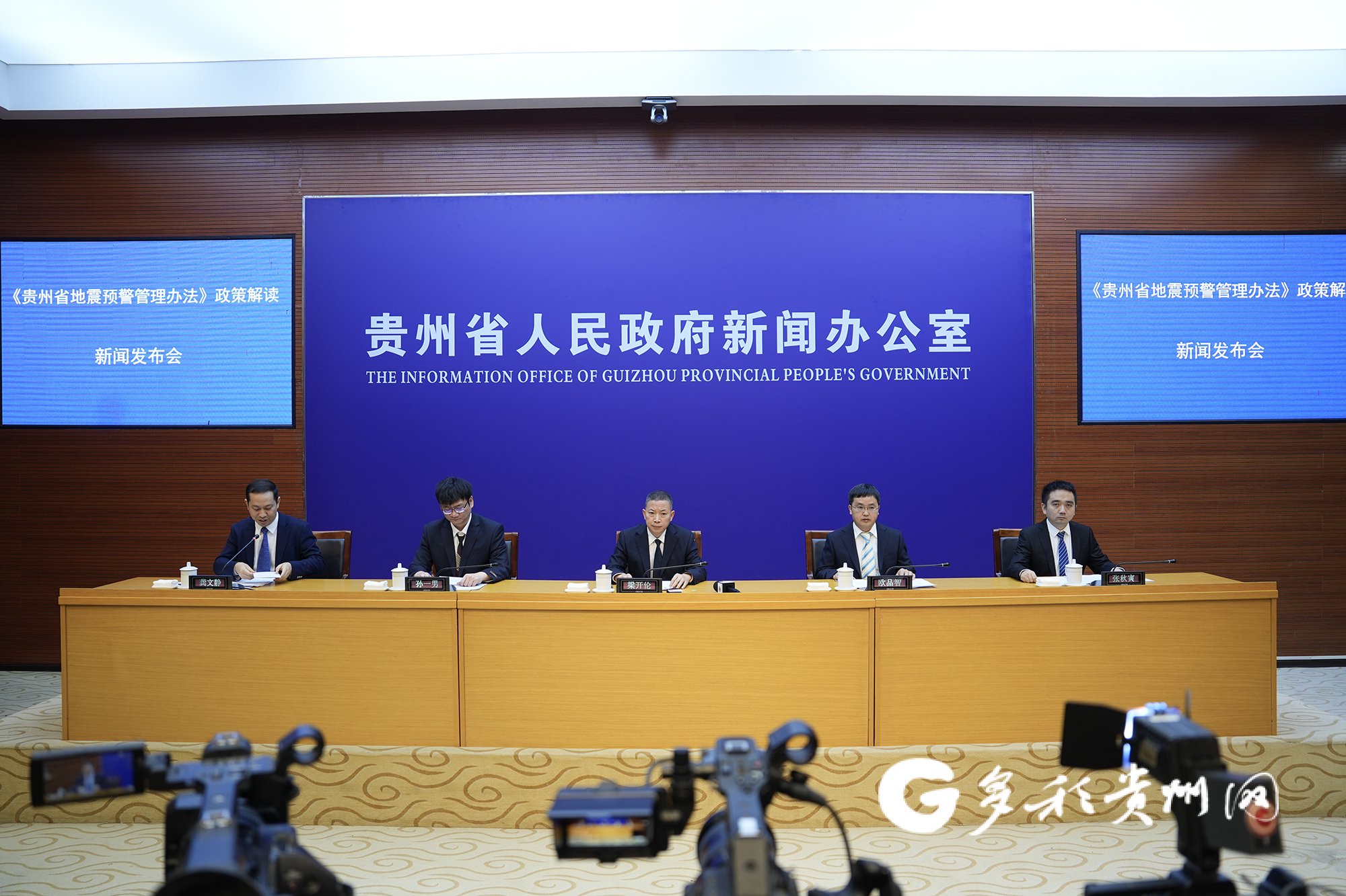 新闻发布会会场布置流程(新闻发布会会场布置流程怎么写)