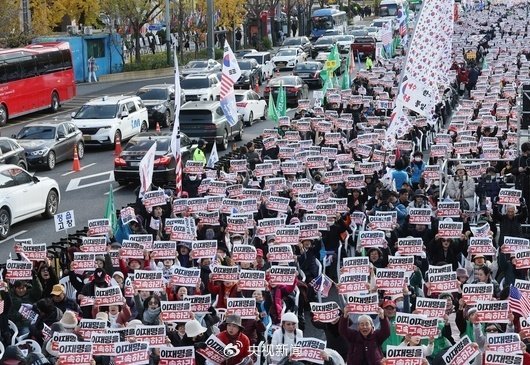 △11月23日,韩国首尔的抗议环球。(图片起原:韩联社)
