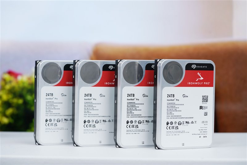 4块组近百TB NAS！希捷酷狼Pro 24TB硬盘评测：读写均超1000MB/s  第1张