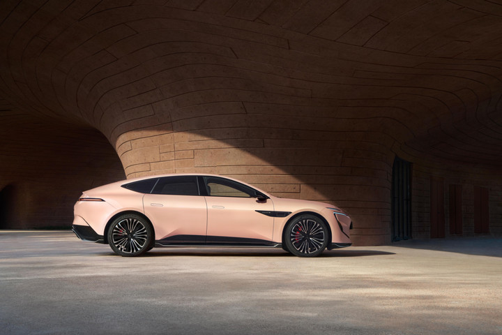 ▲阿维塔 12 更强调圆润优雅