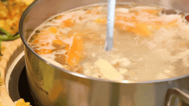 清甜滋补的椰子鸡汤。图片来源：三亚市旅游发展局