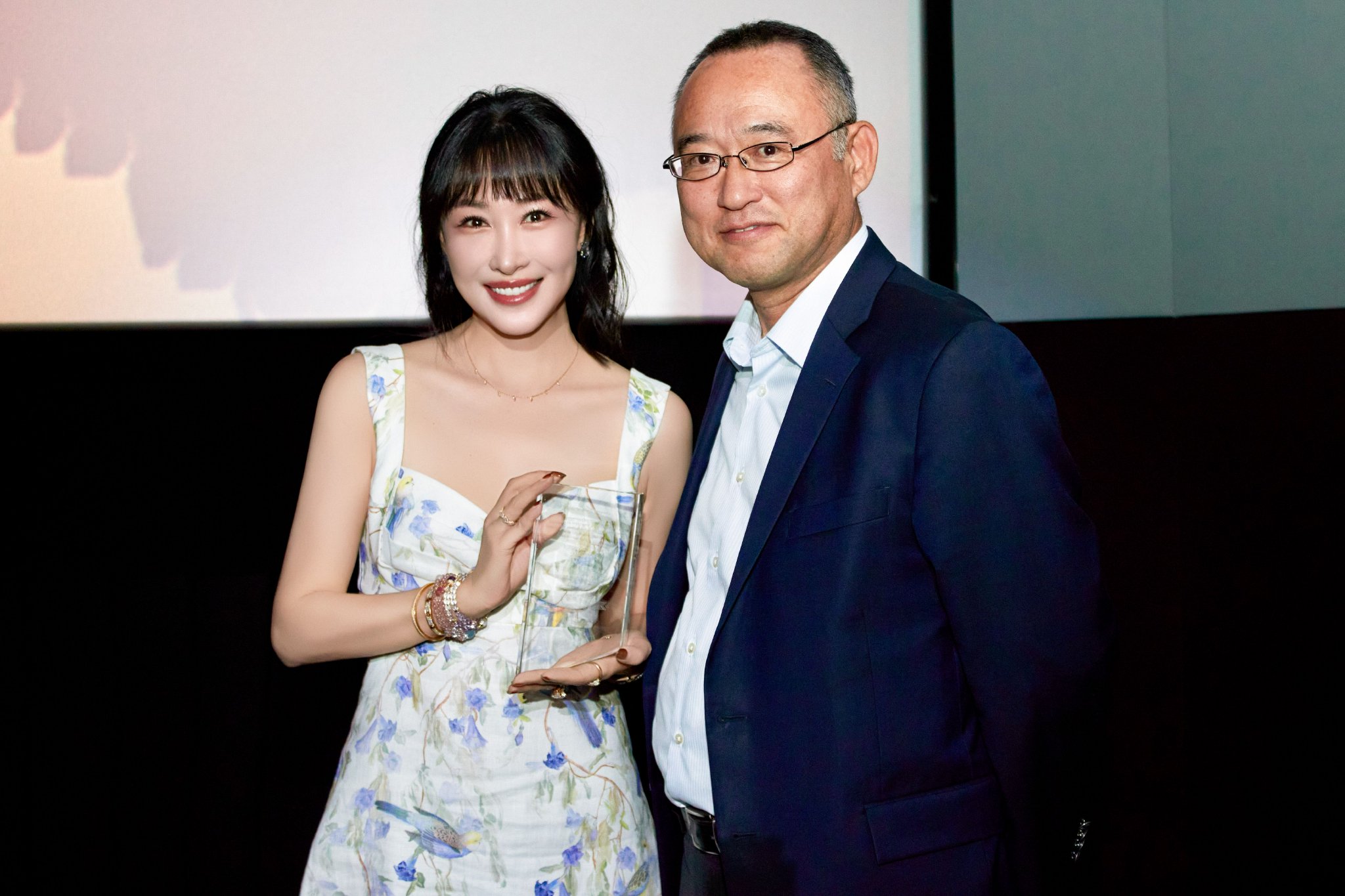 “真正的梦想家”,万达电影陈祉希一周连获两项国际奖项|陈祉希_新浪财经_新浪网
