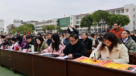 黄梅五中举行纪念"一二·九"红歌合唱比赛