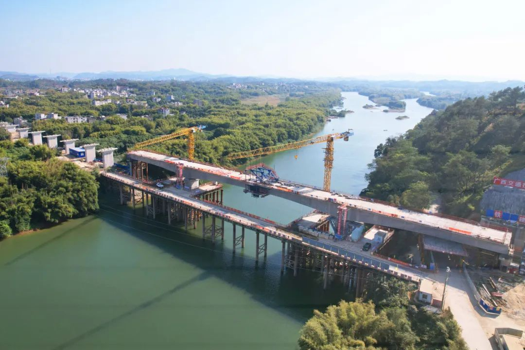 柳梧铁路蒙江特大桥连续梁顺利合龙|铁路_新浪财经_新浪网