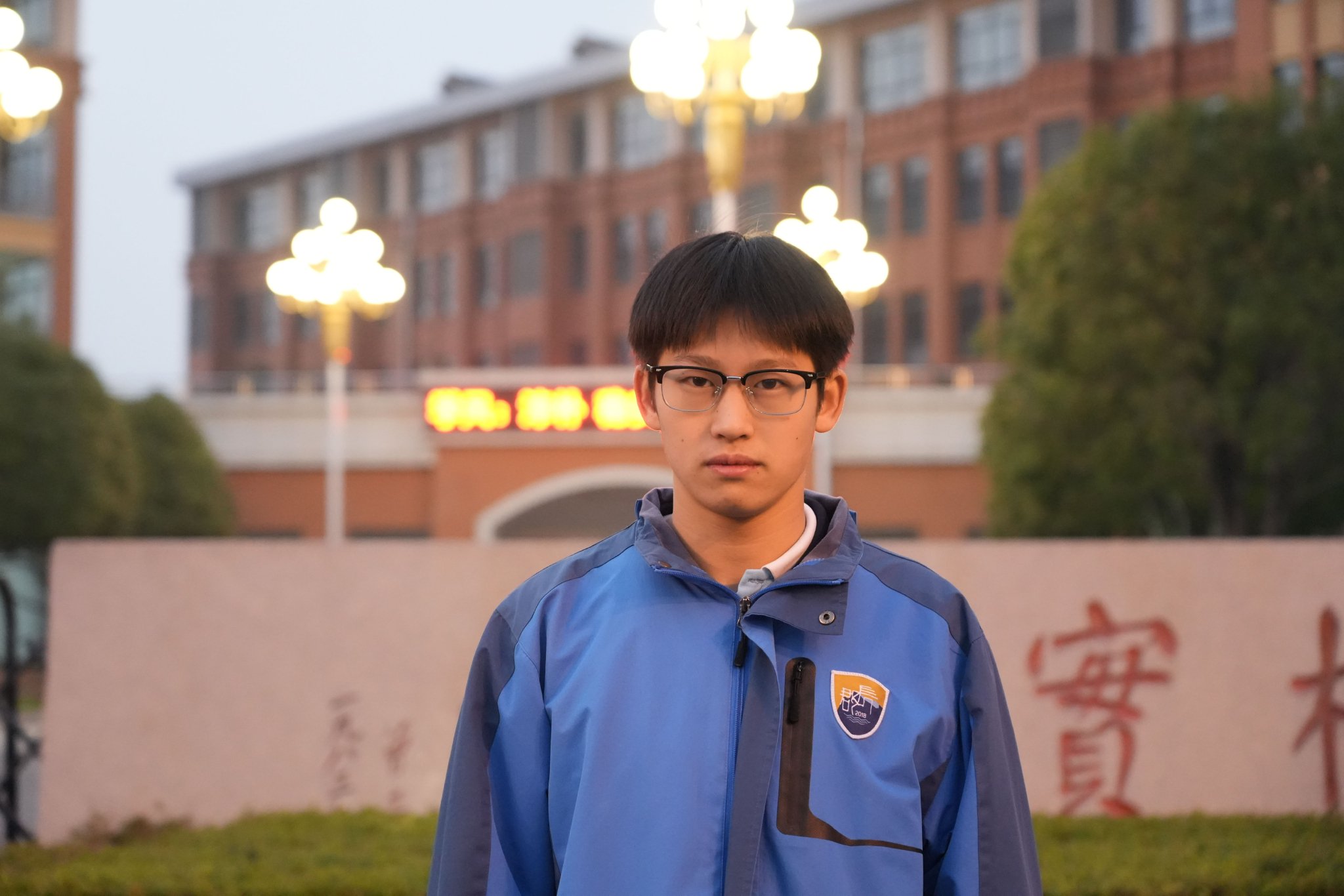 点赞!长沙望城一高中生上学路上救下跳桥轻生女子