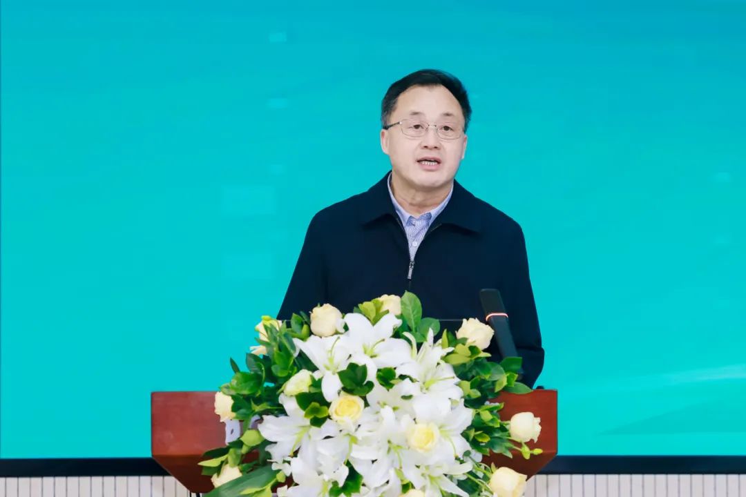 常务副区长张明智,我校党委书记沈千帆,党委副书记,校长郭建华,良乡