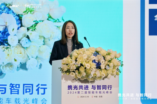 (中国汽车时候计划中心有限公司首席大师、汽车东谈主因与工效学大师委员会布告长杨靖作念主题演讲)