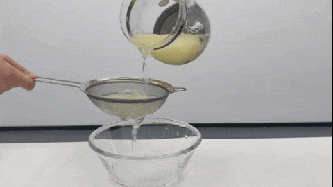 ▲上图为九阳沸萃养生壶制作的银耳羹，下图为普通养生壶制作的银耳羹