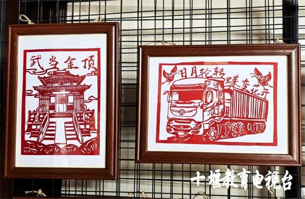 点赞!这所学校的学生作品在十堰市教育局进行展出|十堰市_新浪财经_新浪网