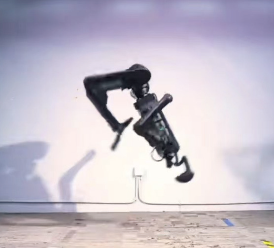 图4 H1在作念空翻