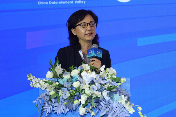 成都市第三东谈主民病院副院长李暄作东题演讲