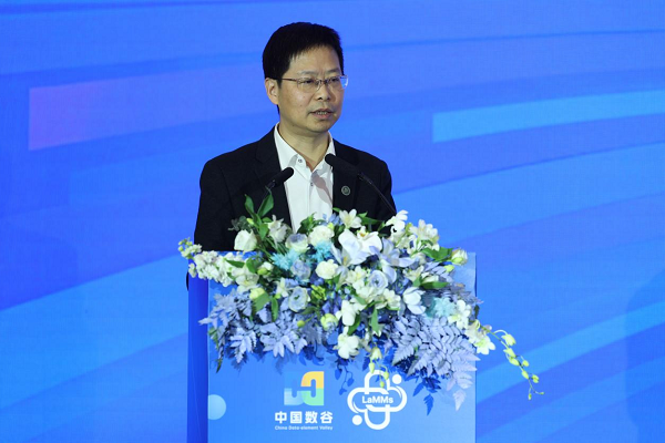 常州市第一东谈主民病院院长周军作东题演讲