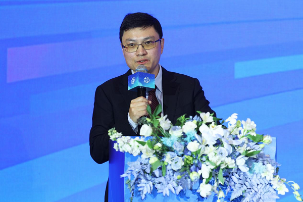 全诊医学总司理薛翀作东题演讲