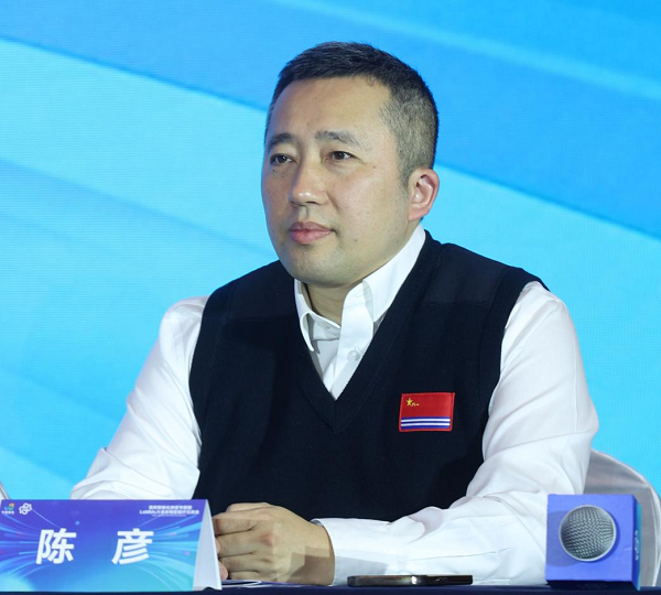苏州市立病院院长陈彦担任上半场会议主抓