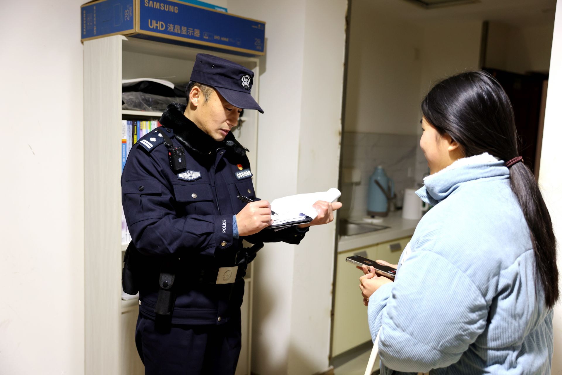 民警登记租住人员信息。