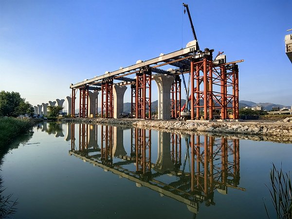 广东铁路建设迎多个工程节点突破